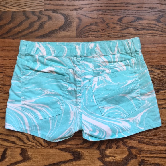 Gap Short NWOT!! - Picture 2 of 3